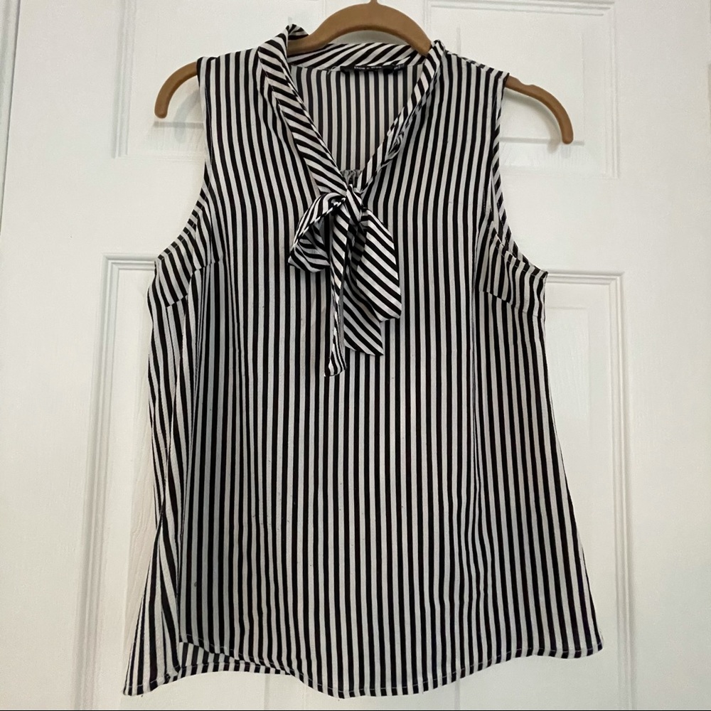 striped sleeveless blouse w/ pussy bow tie
